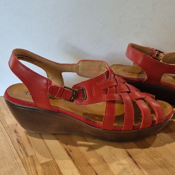 BareTraps Red Wedge Sandals with Intricate Design - Picture 2 of 8